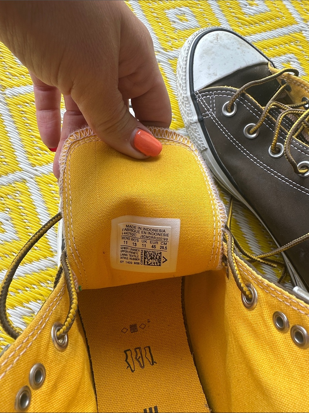 Converse grey and yellow high top sneakers men’s size 11/ women’s size 13 - Picture 5 of 5